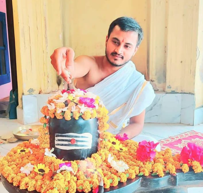 Pandit performing puja